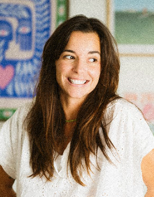 Portrait de la sexothérapeute Ca bavarde en France, créatrice du jeu L'Apéro Sexo Image